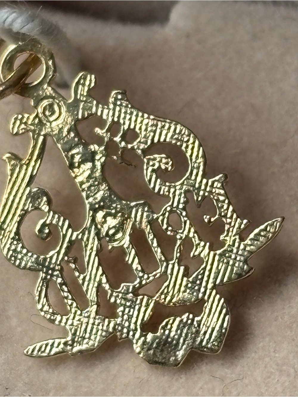 Beautiful vintage 1980’s 14 karat gold Friend charm!! - Picture 7 of 9